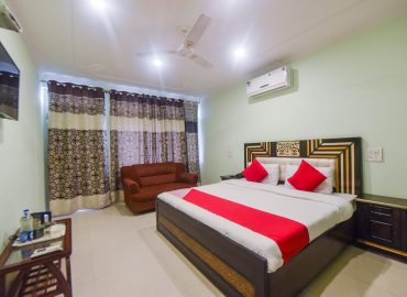 OYO 10566 Hotel Shanti Guest House