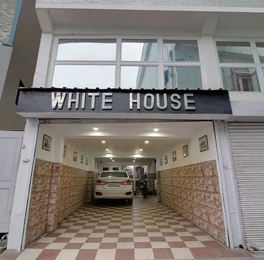 OYO 26837 Hotel White House